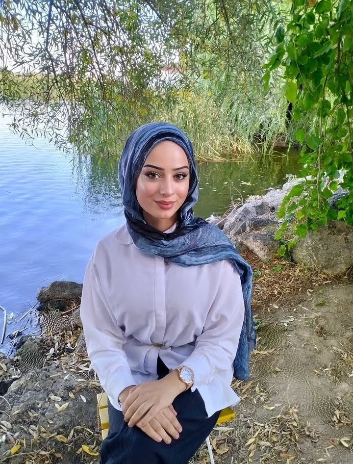 Aşıklar Hayatımda Beni Duyacak Kadın Escort Zümra