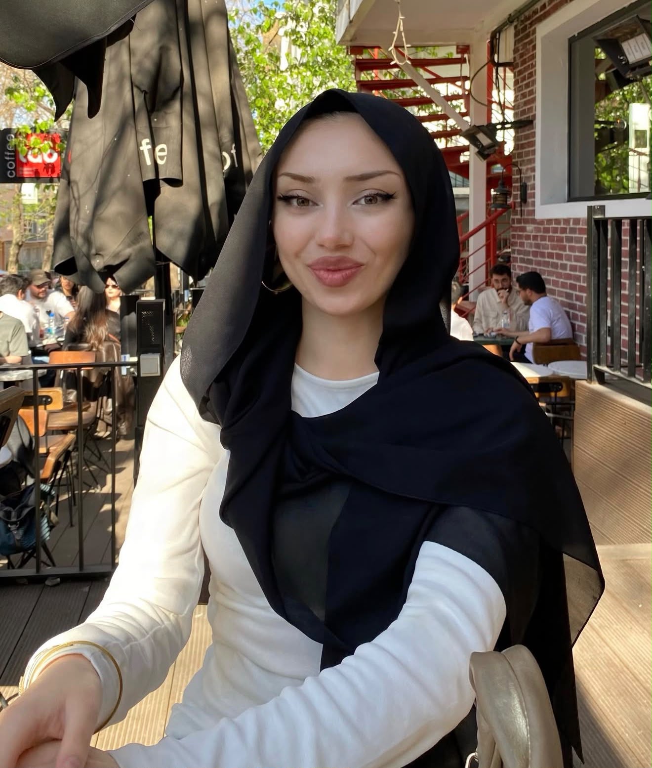 Yolağzı Mükemmel Kadın Escort Amine